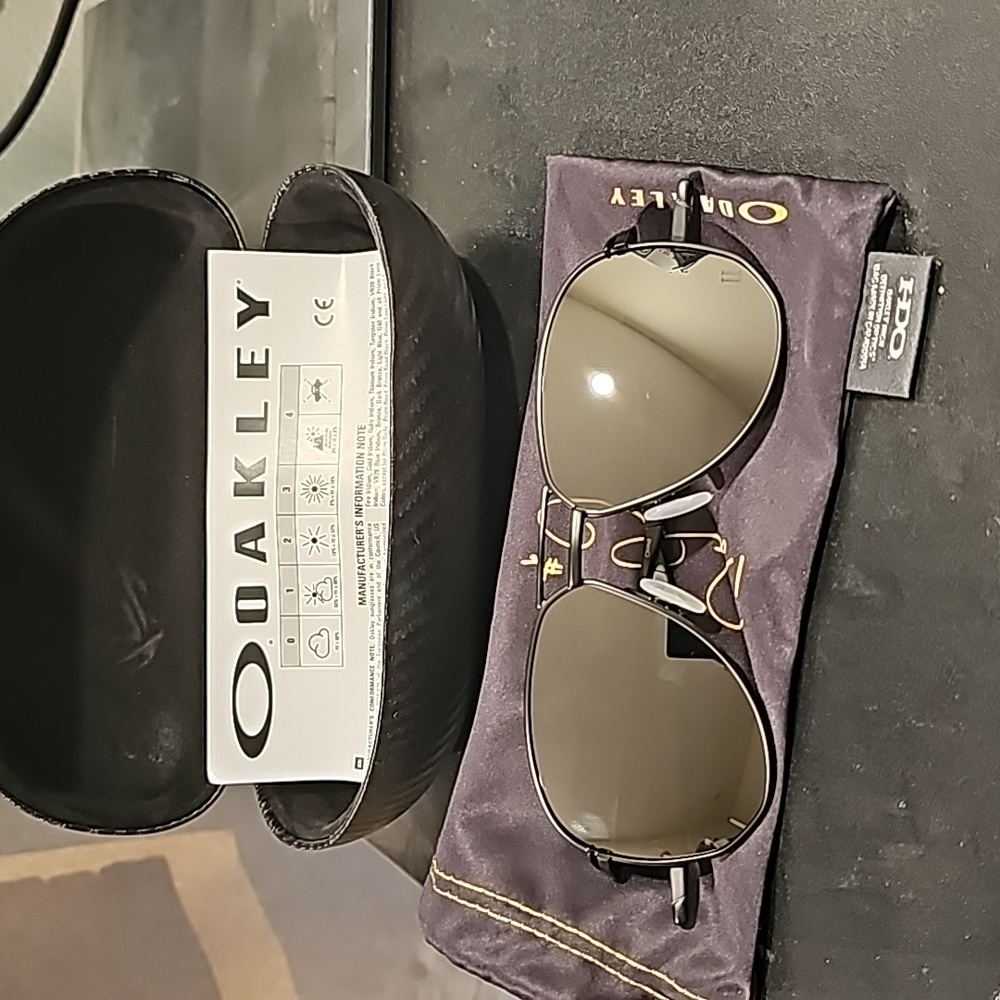 Oakley Patrick Mahomes II Contrail aviators